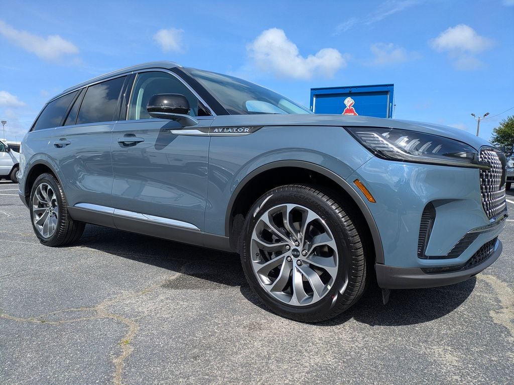 2026 Lincoln Aviator — side profile view