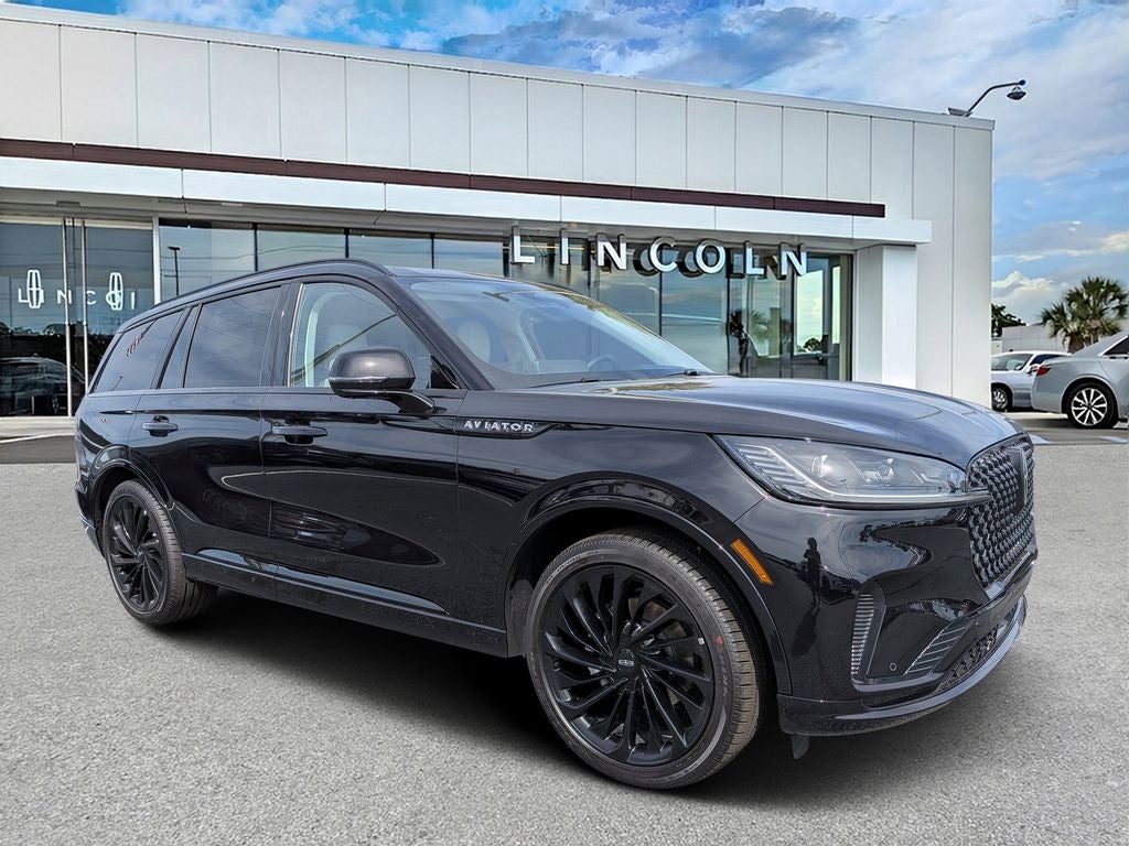 2026 Lincoln Aviator Reserve in Infinite Black Metallic Clearcoat — front three-quarter view