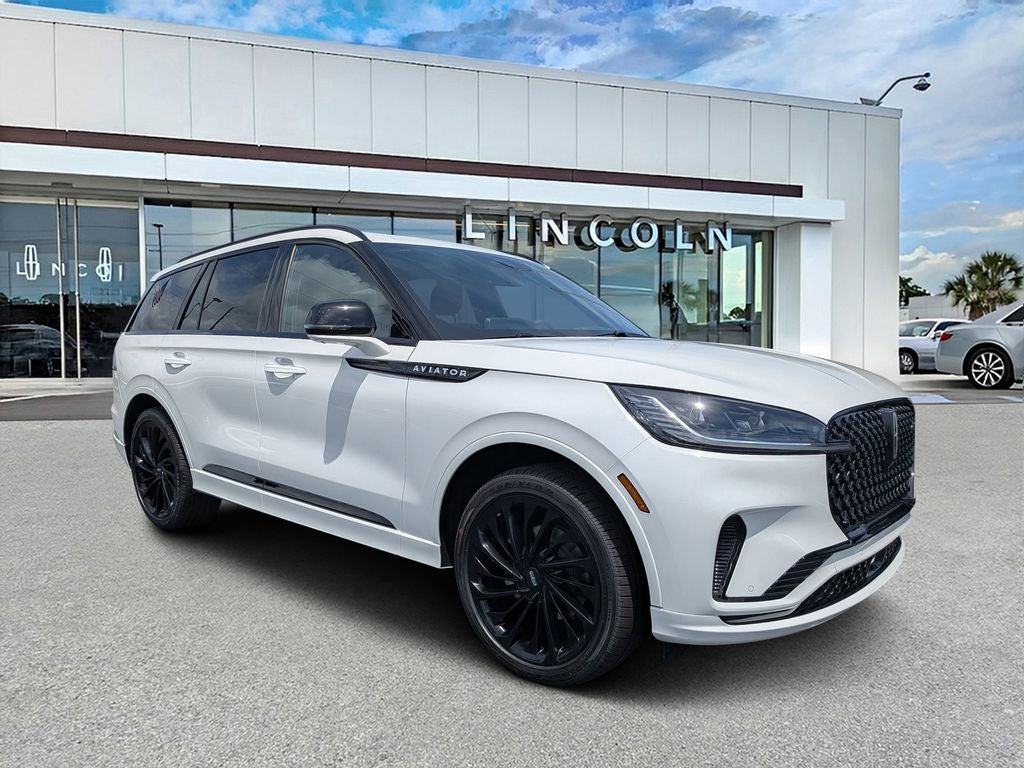 2026 Lincoln Aviator Reserve in Pristine White Metallic Tri-Coat — front three-quarter view