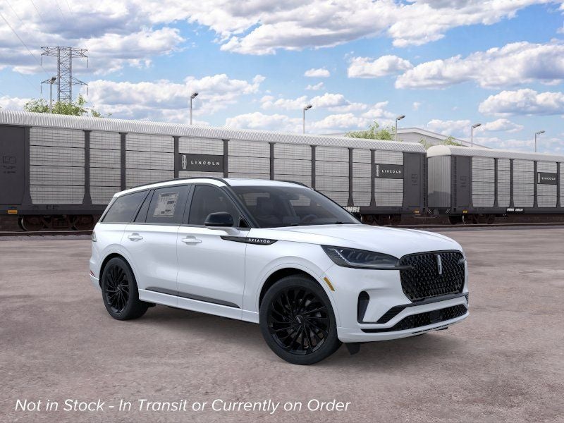 2026 Lincoln Aviator Reserve in White Metallic — front three-quarter view