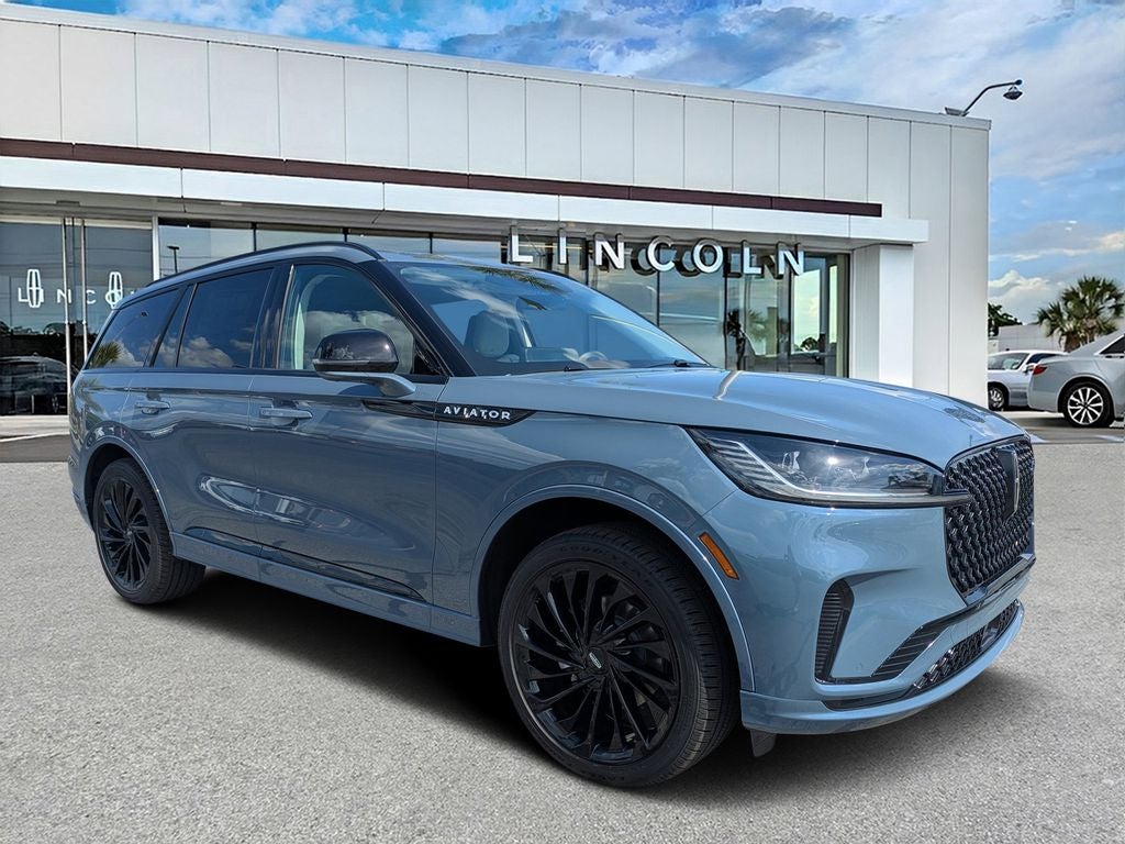 2026 Lincoln Aviator Reserve in Whisper Blue Metallic Clearcoat — front three-quarter view