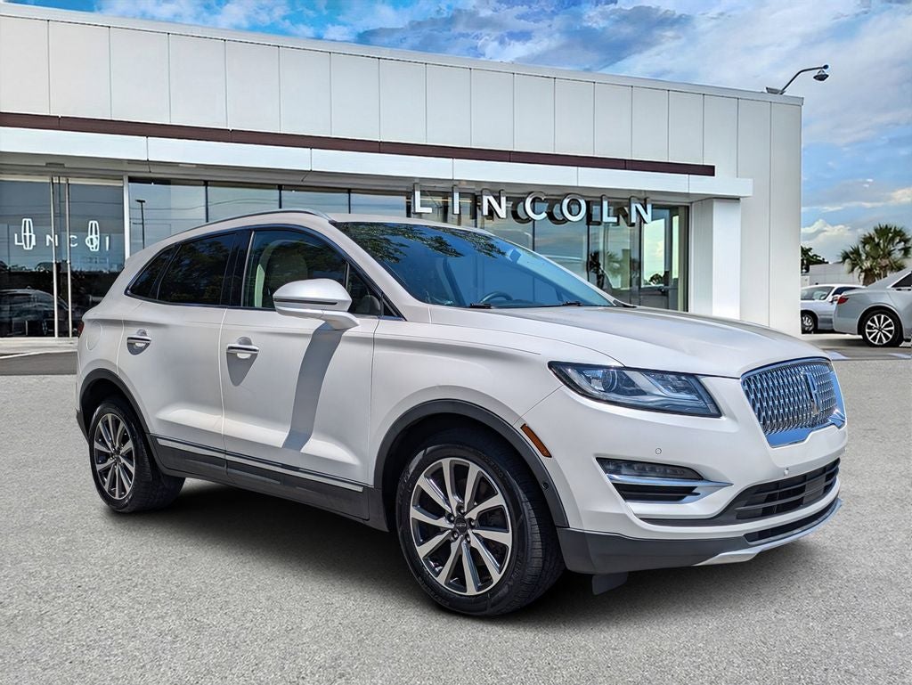 2019 Lincoln MKC Reserve in White Platinum Metallic Tri-Coat — front three-quarter view