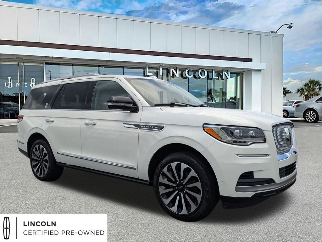 2022 Lincoln Navigator Reserve in Pristine White Metallic Tri-Coat — front three-quarter view