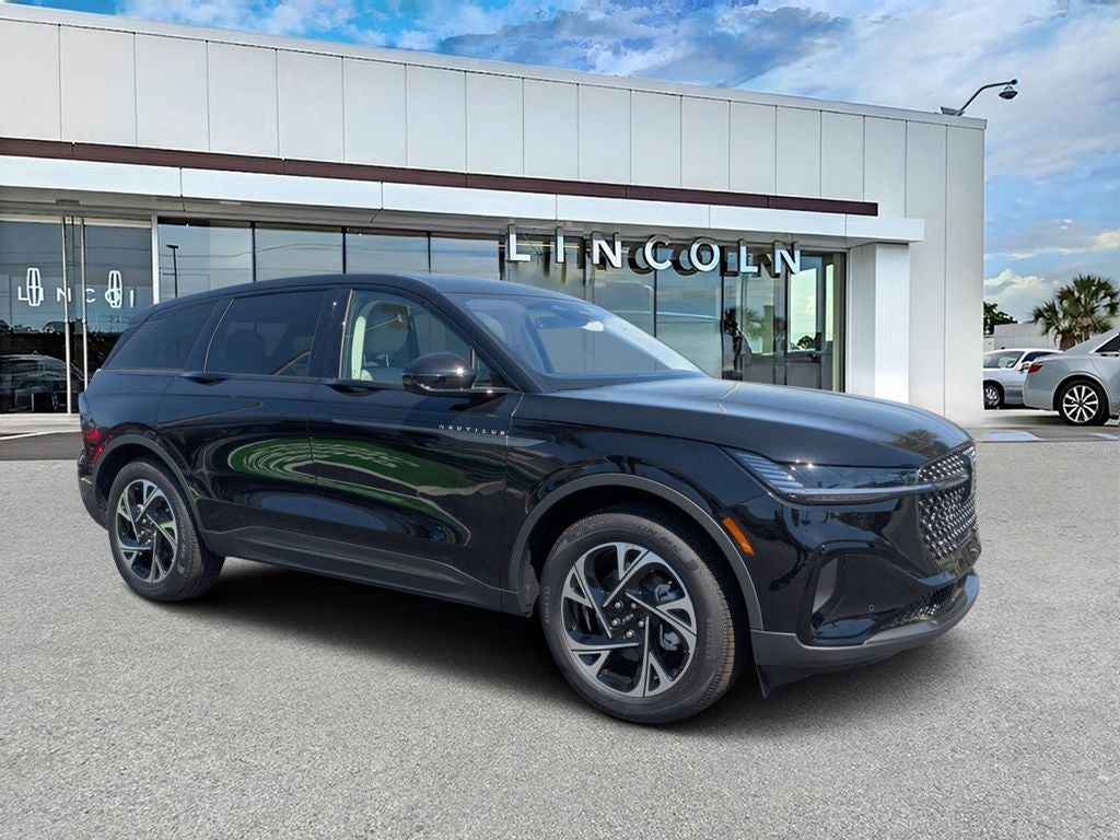 2026 Lincoln Nautilus Premiere in Infinite Black Metallic Clearcoat — front three-quarter view