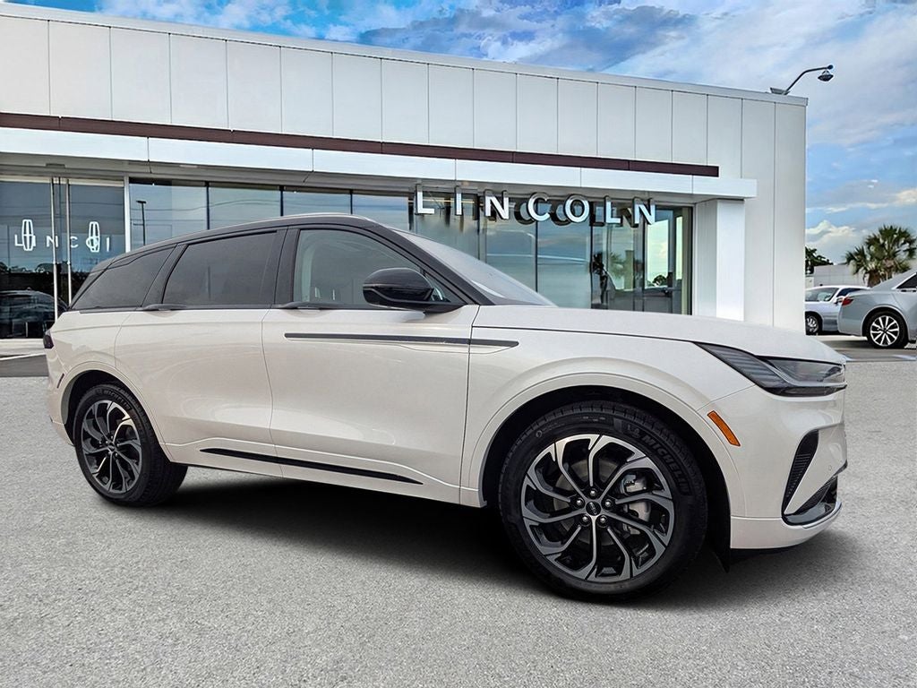 2026 Lincoln Nautilus Reserve in White Platinum Clearcoat Metallic — front three-quarter view