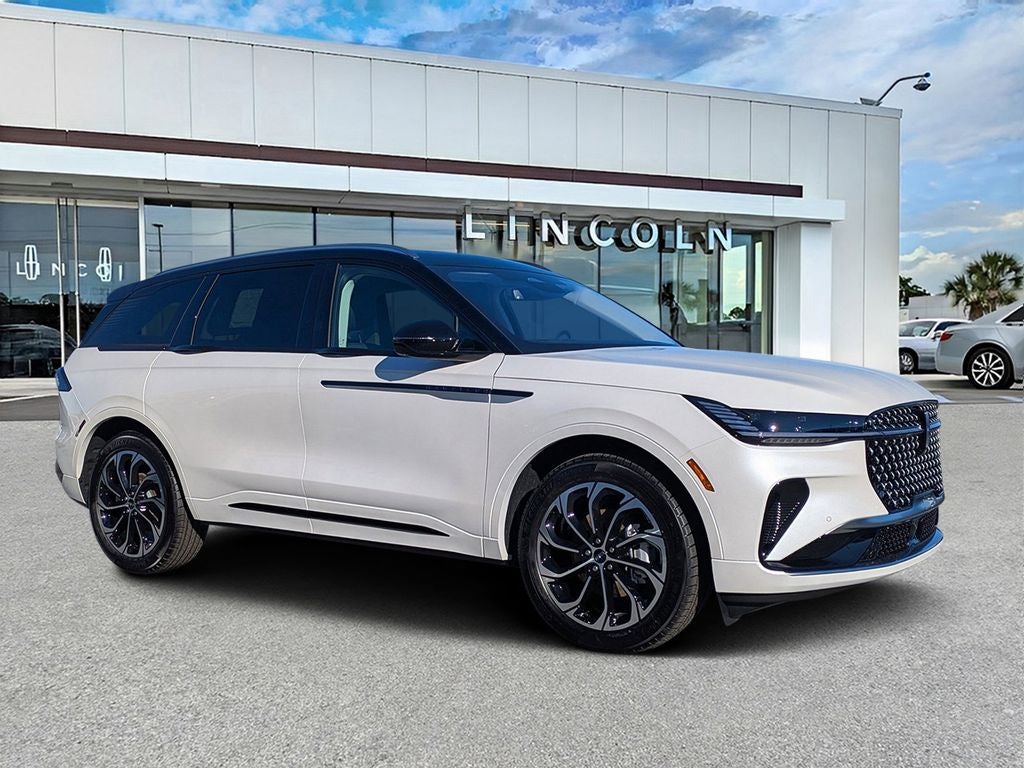 2026 Lincoln Nautilus Reserve in White Platinum Metallic Tri-Coat — front three-quarter view