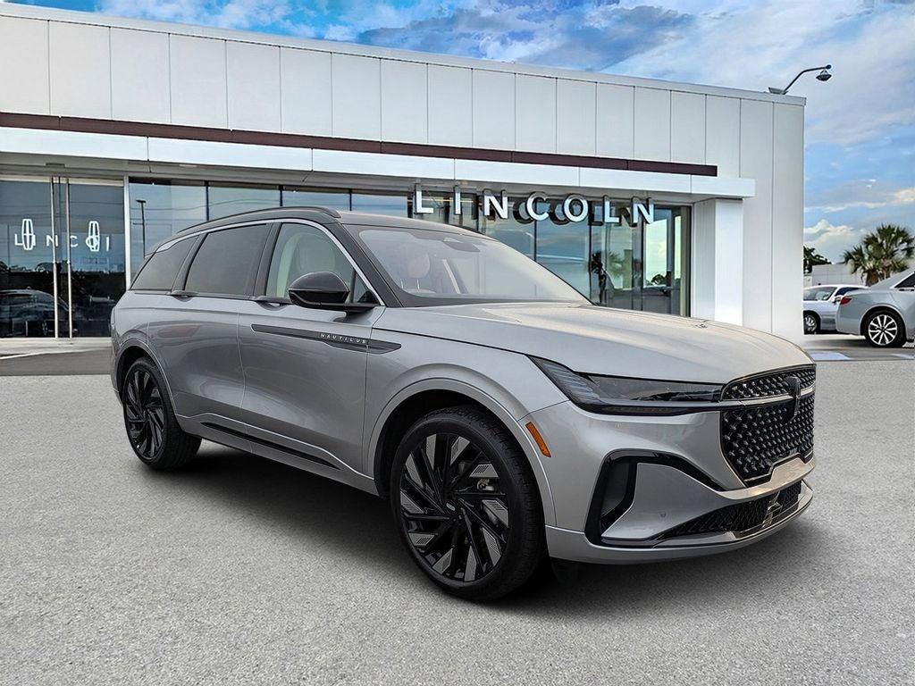 2026 Lincoln Nautilus Black Label in Silver Radiance Metallic Clearcoat — front three-quarter view